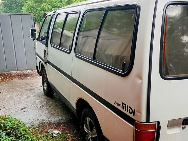Исузу Миди, объемом двигателя 2 л и пробегом 288 тыс. км за 1375 $, фото 2 на Automoto.ua