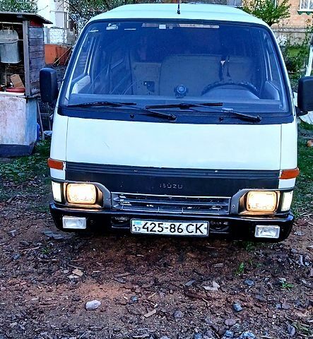 Исузу Миди, объемом двигателя 22 л и пробегом 0 тыс. км за 2000 $, фото 2 на Automoto.ua