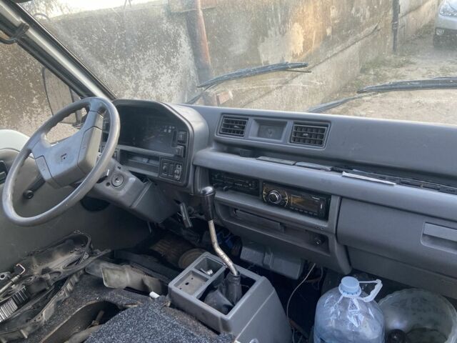 Білий Ісузу Midi пасс., об'ємом двигуна 0 л та пробігом 300 тис. км за 600 $, фото 2 на Automoto.ua