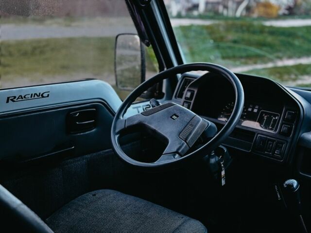 Білий Ісузу Midi пасс., об'ємом двигуна 2 л та пробігом 300 тис. км за 1850 $, фото 21 на Automoto.ua