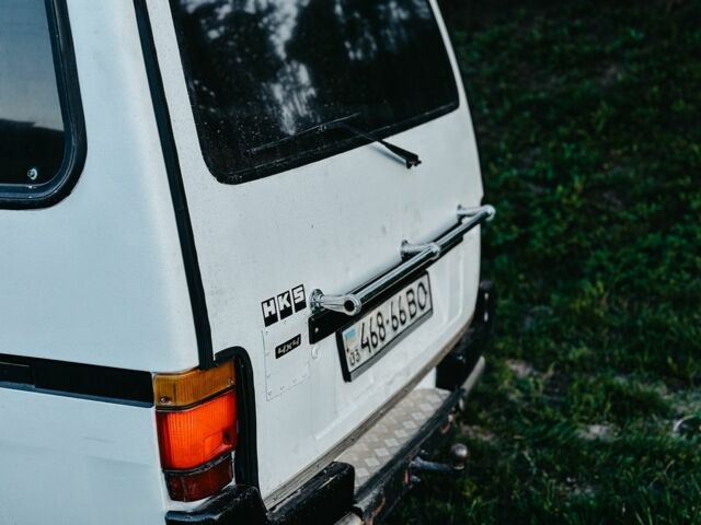 Білий Ісузу Midi пасс., об'ємом двигуна 2 л та пробігом 300 тис. км за 1850 $, фото 7 на Automoto.ua