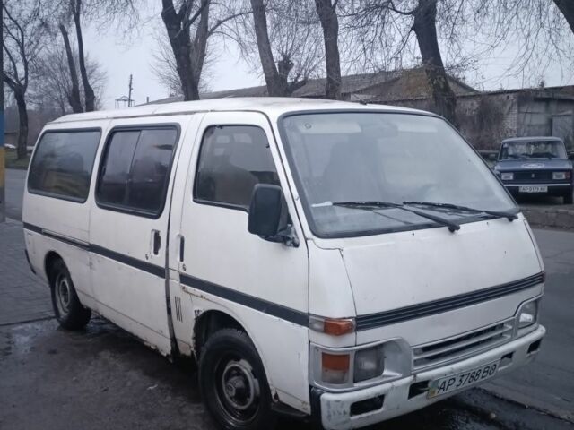 Белый Исузу Миди пасс., объемом двигателя 2 л и пробегом 300 тыс. км за 400 $, фото 2 на Automoto.ua