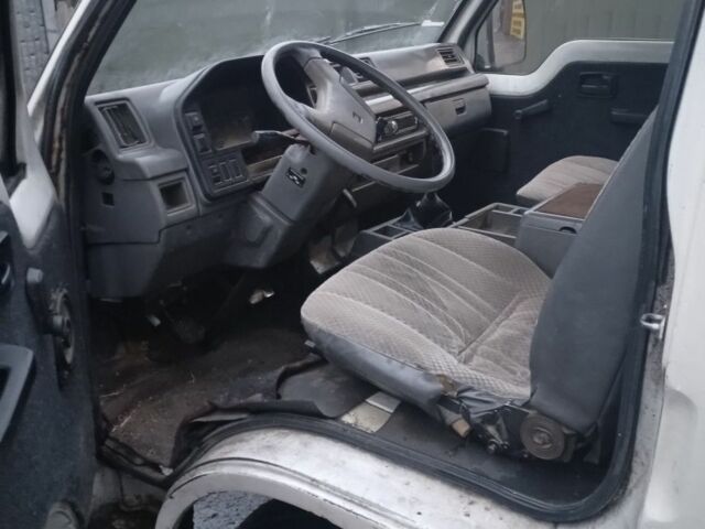 Белый Исузу Миди пасс., объемом двигателя 2 л и пробегом 300 тыс. км за 400 $, фото 3 на Automoto.ua