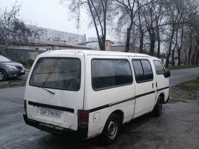 Белый Исузу Миди пасс., объемом двигателя 2 л и пробегом 300 тыс. км за 400 $, фото 4 на Automoto.ua