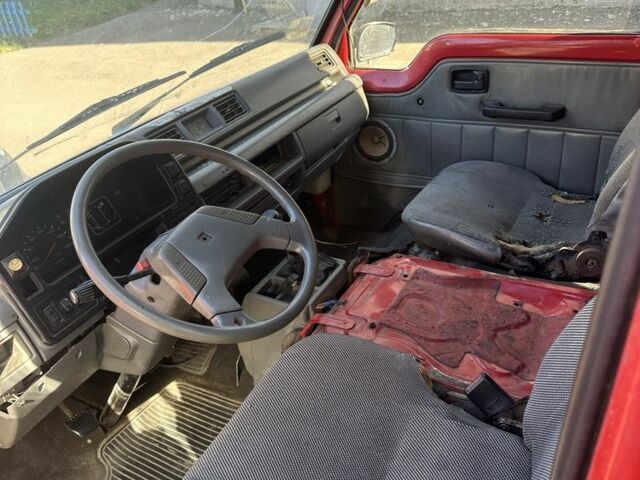 Червоний Ісузу Midi пасс., об'ємом двигуна 2.2 л та пробігом 250 тис. км за 900 $, фото 3 на Automoto.ua