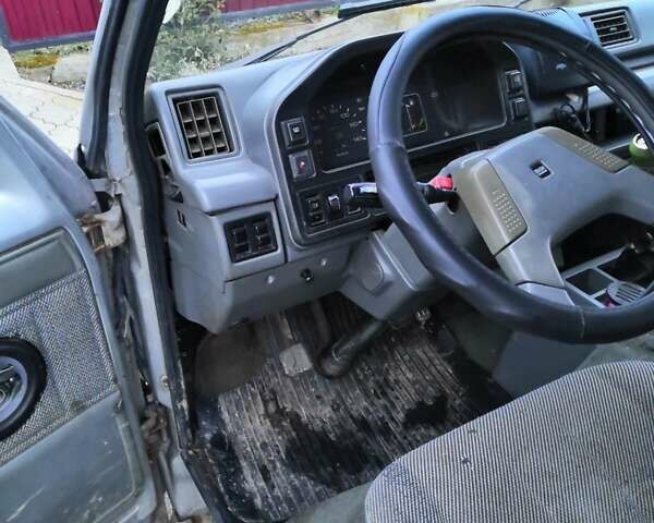 Серый Исузу Миди, объемом двигателя 2.2 л и пробегом 300 тыс. км за 2600 $, фото 8 на Automoto.ua