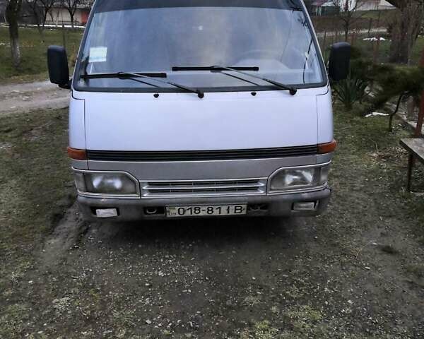 Серый Исузу Миди, объемом двигателя 2.2 л и пробегом 300 тыс. км за 2600 $, фото 1 на Automoto.ua