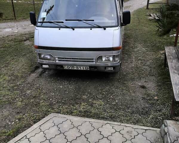 Серый Исузу Миди, объемом двигателя 2.2 л и пробегом 300 тыс. км за 2600 $, фото 2 на Automoto.ua