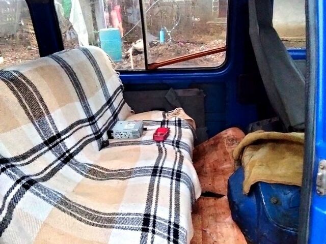 Синий Исузу Миди, объемом двигателя 2 л и пробегом 211 тыс. км за 2000 $, фото 6 на Automoto.ua
