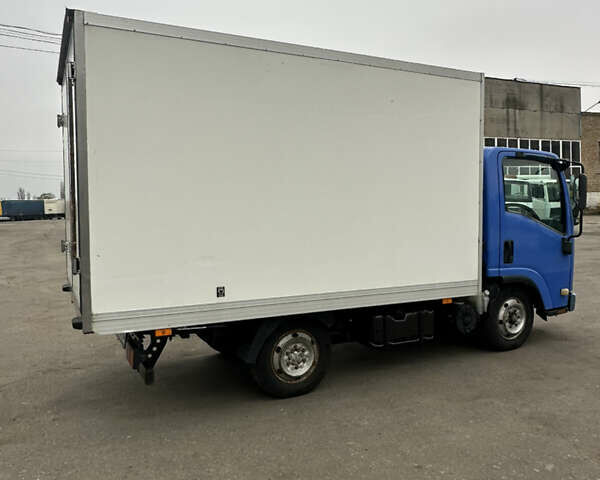 Синий Исузу НЛР, объемом двигателя 3 л и пробегом 490 тыс. км за 9800 $, фото 3 на Automoto.ua