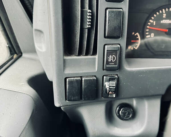 Білий Ісузу NPR, об'ємом двигуна 5.19 л та пробігом 420 тис. км за 10900 $, фото 15 на Automoto.ua