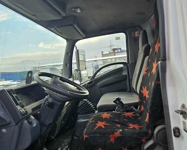 Белый Исузу НКР, объемом двигателя 5.19 л и пробегом 413 тыс. км за 19000 $, фото 3 на Automoto.ua