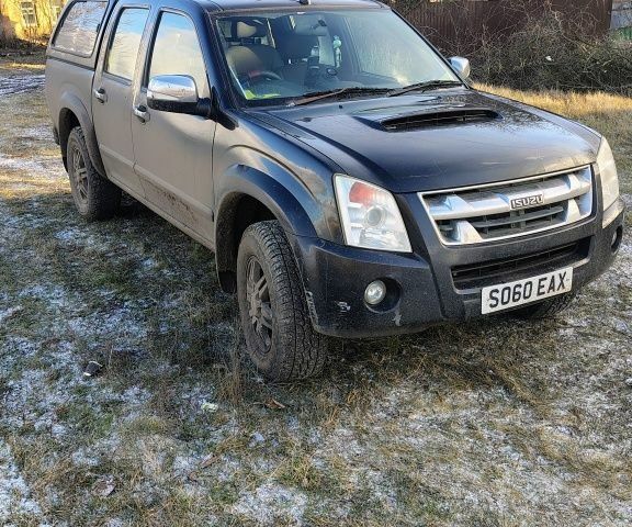 Черный Исузу Родео, объемом двигателя 0 л и пробегом 200 тыс. км за 4700 $, фото 1 на Automoto.ua