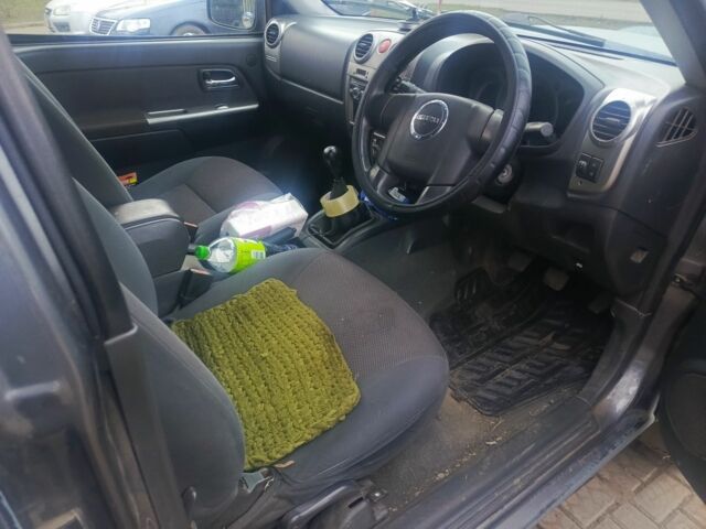 Серый Исузу Родео, объемом двигателя 2.5 л и пробегом 230 тыс. км за 5200 $, фото 4 на Automoto.ua