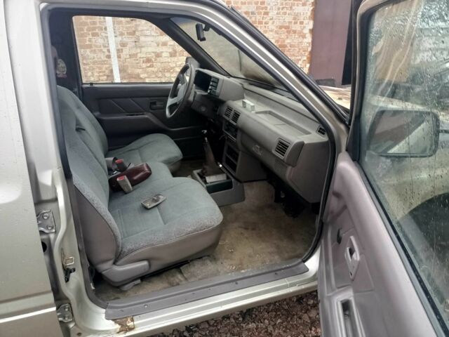 Серый Исузу Родео, объемом двигателя 2.6 л и пробегом 210 тыс. км за 2000 $, фото 5 на Automoto.ua