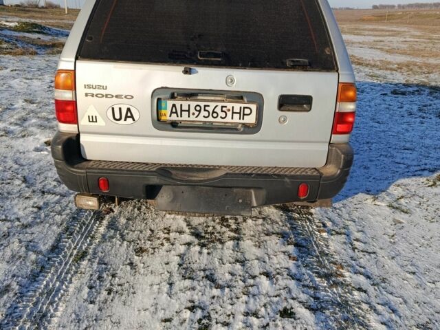 Серый Исузу Родео, объемом двигателя 2.2 л и пробегом 169 тыс. км за 3500 $, фото 4 на Automoto.ua