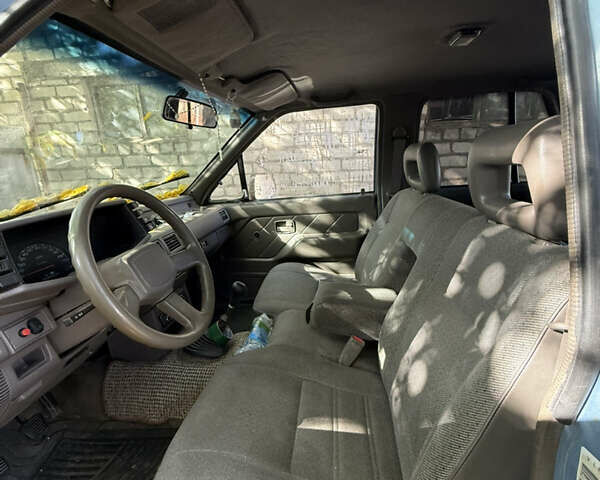 Синий Исузу Родео, объемом двигателя 2.6 л и пробегом 300 тыс. км за 1385 $, фото 3 на Automoto.ua