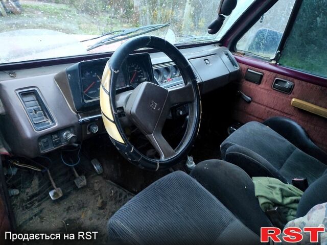 Красный Исузу Трупер, объемом двигателя 2.2 л и пробегом 300 тыс. км за 1900 $, фото 2 на Automoto.ua