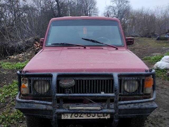 Красный Исузу Трупер, объемом двигателя 2.2 л и пробегом 300 тыс. км за 1900 $, фото 1 на Automoto.ua