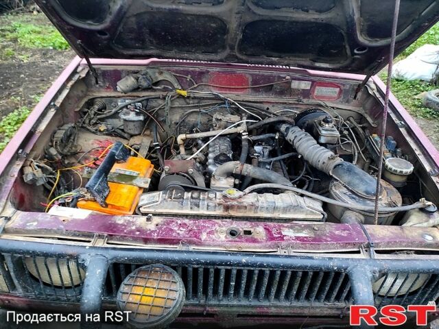 Красный Исузу Трупер, объемом двигателя 2.2 л и пробегом 300 тыс. км за 1900 $, фото 3 на Automoto.ua