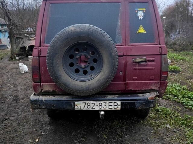 Красный Исузу Трупер, объемом двигателя 2.2 л и пробегом 300 тыс. км за 1900 $, фото 6 на Automoto.ua