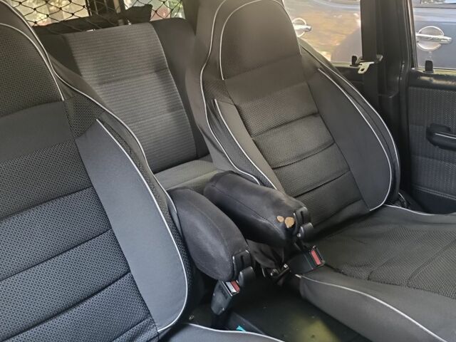 Серый Исузу Трупер, объемом двигателя 2.8 л и пробегом 380 тыс. км за 2300 $, фото 5 на Automoto.ua