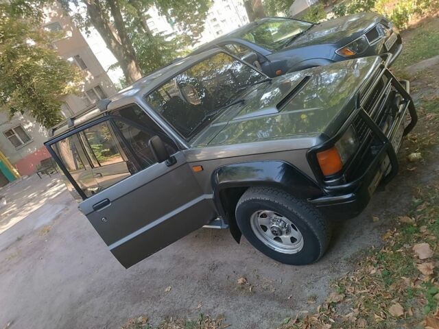 Серый Исузу Трупер, объемом двигателя 2.8 л и пробегом 380 тыс. км за 2300 $, фото 2 на Automoto.ua