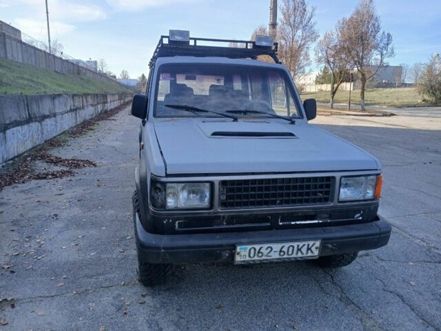 Серый Исузу Трупер, объемом двигателя 2.5 л и пробегом 200 тыс. км за 2612 $, фото 5 на Automoto.ua