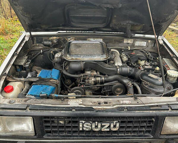 Серый Исузу Трупер, объемом двигателя 3.1 л и пробегом 100 тыс. км за 4000 $, фото 5 на Automoto.ua