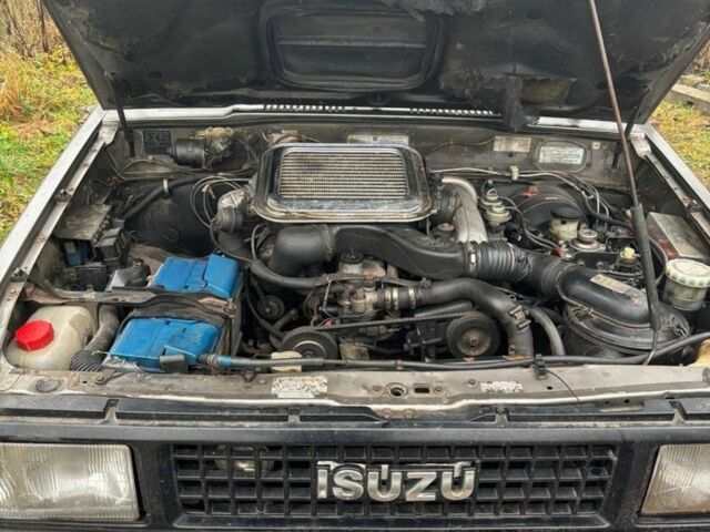 Серый Исузу Трупер, объемом двигателя 2.8 л и пробегом 3 тыс. км за 4000 $, фото 4 на Automoto.ua