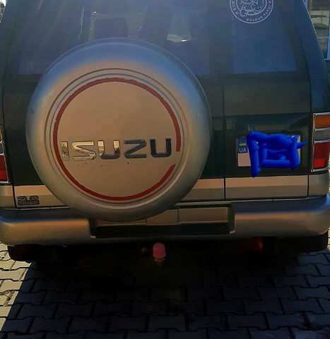 Зелений Ісузу Trooper, об'ємом двигуна 2.6 л та пробігом 300 тис. км за 7000 $, фото 6 на Automoto.ua