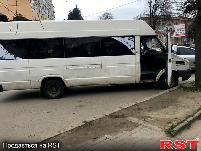 Белый Ивеко Дейли, объемом двигателя 2.8 л и пробегом 460 тыс. км за 2500 $, фото 2 на Automoto.ua