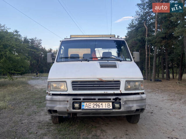 Белый Ивеко Дейли, объемом двигателя 2.5 л и пробегом 515 тыс. км за 5000 $, фото 15 на Automoto.ua
