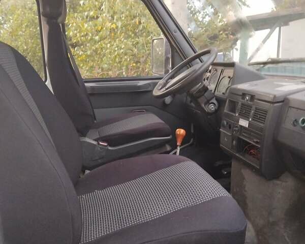 Белый Ивеко Дейли, объемом двигателя 2.4 л и пробегом 250 тыс. км за 6850 $, фото 1 на Automoto.ua