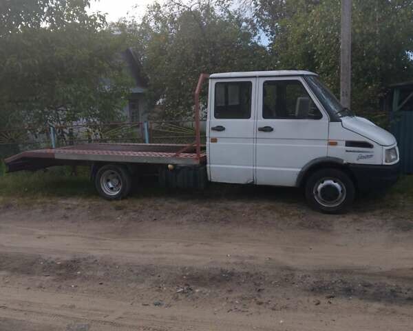 Белый Ивеко Дейли, объемом двигателя 2.4 л и пробегом 250 тыс. км за 6850 $, фото 4 на Automoto.ua
