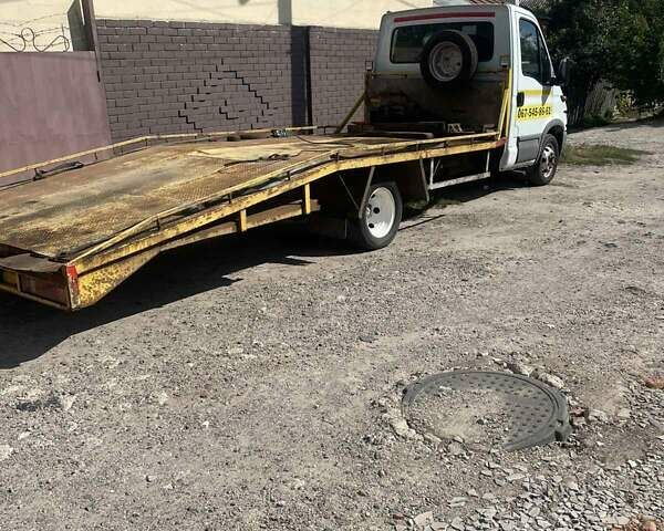 Белый Ивеко Дейли, объемом двигателя 2.8 л и пробегом 100 тыс. км за 11900 $, фото 2 на Automoto.ua