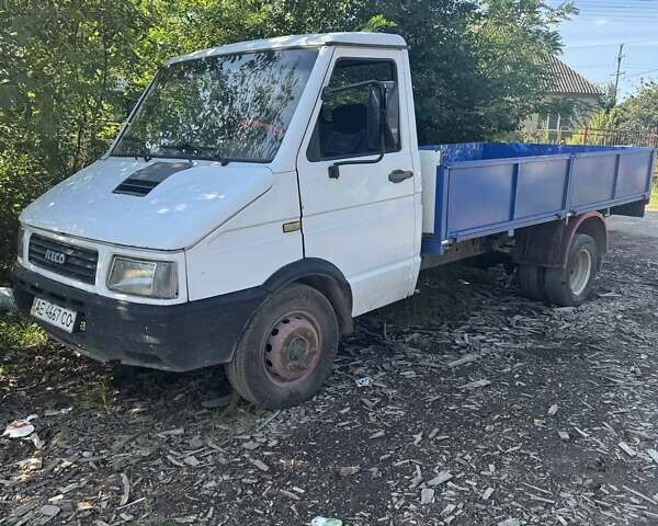 Белый Ивеко Дейли, объемом двигателя 2.8 л и пробегом 320 тыс. км за 3550 $, фото 1 на Automoto.ua