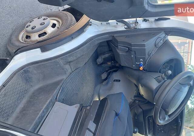 Івеко Дейлі 2006 у Києві на Automoto.ua Білий Івеко Дейлі, об'ємом двигуна 3 л та пробігом 429 тис. км за 12500 $, фото 1 на Automoto.ua