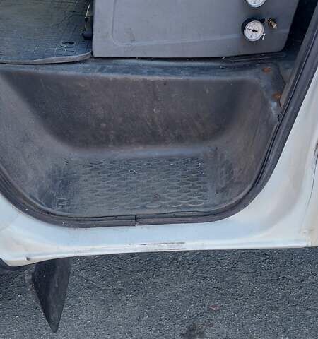 Белый Ивеко Дейли, объемом двигателя 3 л и пробегом 429 тыс. км за 12500 $, фото 3 на Automoto.ua