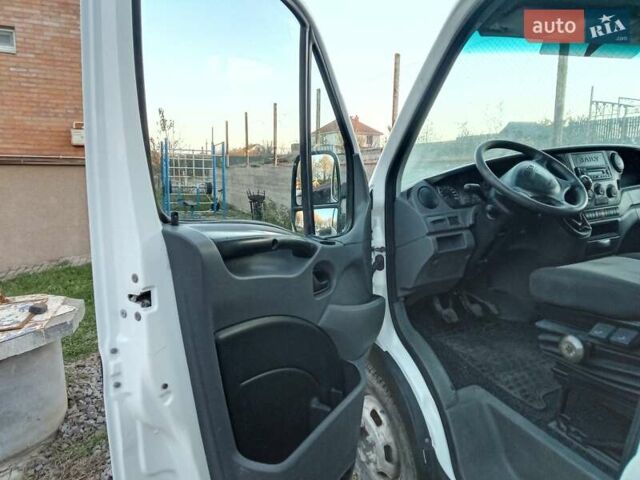 Белый Ивеко Дейли, объемом двигателя 3 л и пробегом 500 тыс. км за 12000 $, фото 1 на Automoto.ua
