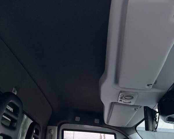 Белый Ивеко Дейли, объемом двигателя 30 л и пробегом 183 тыс. км за 21000 $, фото 2 на Automoto.ua