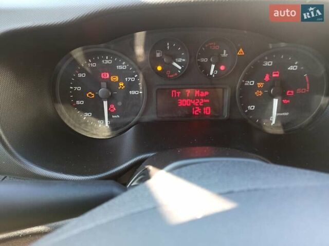 Білий Івеко Дейлі, об'ємом двигуна 3 л та пробігом 300 тис. км за 31500 $, фото 2 на Automoto.ua