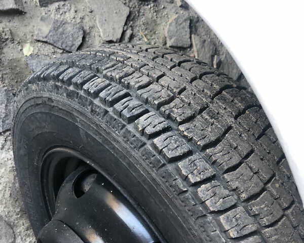 Белый Ивеко Дейли, объемом двигателя 0 л и пробегом 300 тыс. км за 4800 $, фото 4 на Automoto.ua