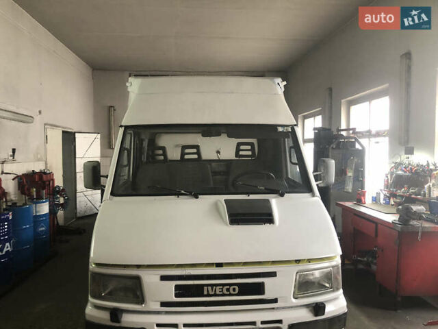 Белый Ивеко Дейли, объемом двигателя 0 л и пробегом 300 тыс. км за 4800 $, фото 2 на Automoto.ua