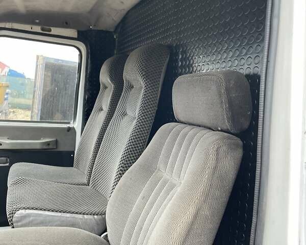 Белый Ивеко Дейли, объемом двигателя 2.5 л и пробегом 250 тыс. км за 6600 $, фото 2 на Automoto.ua