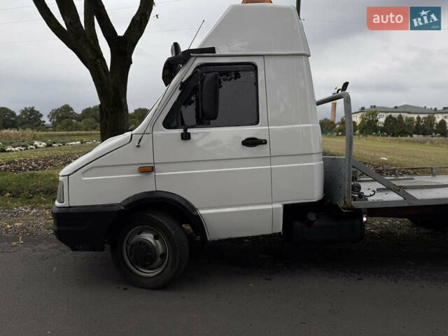 Белый Ивеко Дейли, объемом двигателя 2.8 л и пробегом 500 тыс. км за 7850 $, фото 3 на Automoto.ua