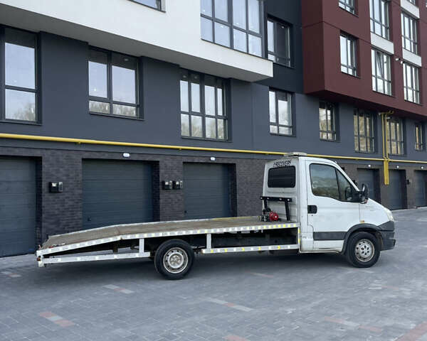 Белый Ивеко Дейли, объемом двигателя 2.3 л и пробегом 350 тыс. км за 11700 $, фото 3 на Automoto.ua