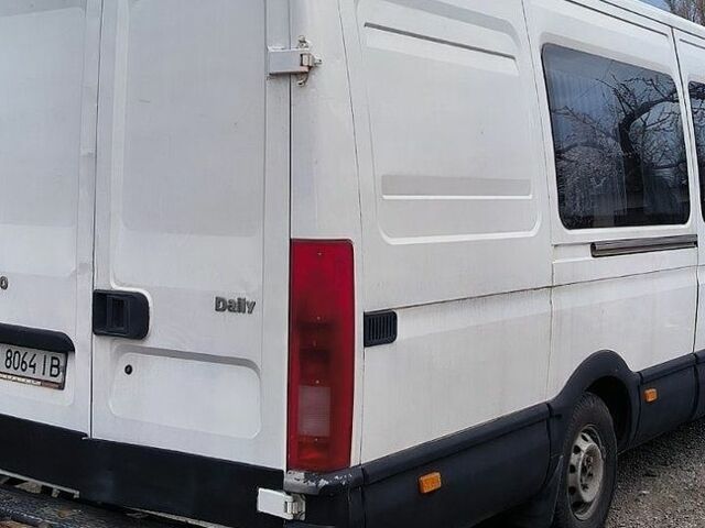 Белый Ивеко Дейли, объемом двигателя 2.8 л и пробегом 100 тыс. км за 7000 $, фото 2 на Automoto.ua