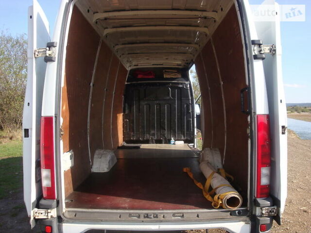 Белый Ивеко Дейли, объемом двигателя 2.3 л и пробегом 240 тыс. км за 5900 $, фото 12 на Automoto.ua