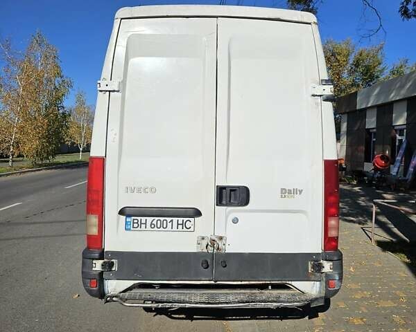 Белый Ивеко Дейли, объемом двигателя 2.3 л и пробегом 346 тыс. км за 4300 $, фото 3 на Automoto.ua